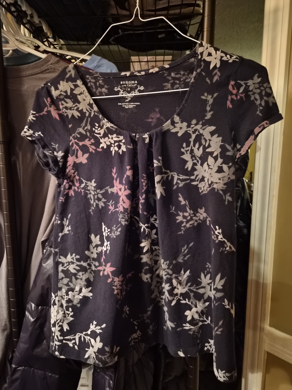 Sonoma Scoop Neck Short Sleeve Women's S Top - Black with Pink & Cream Print